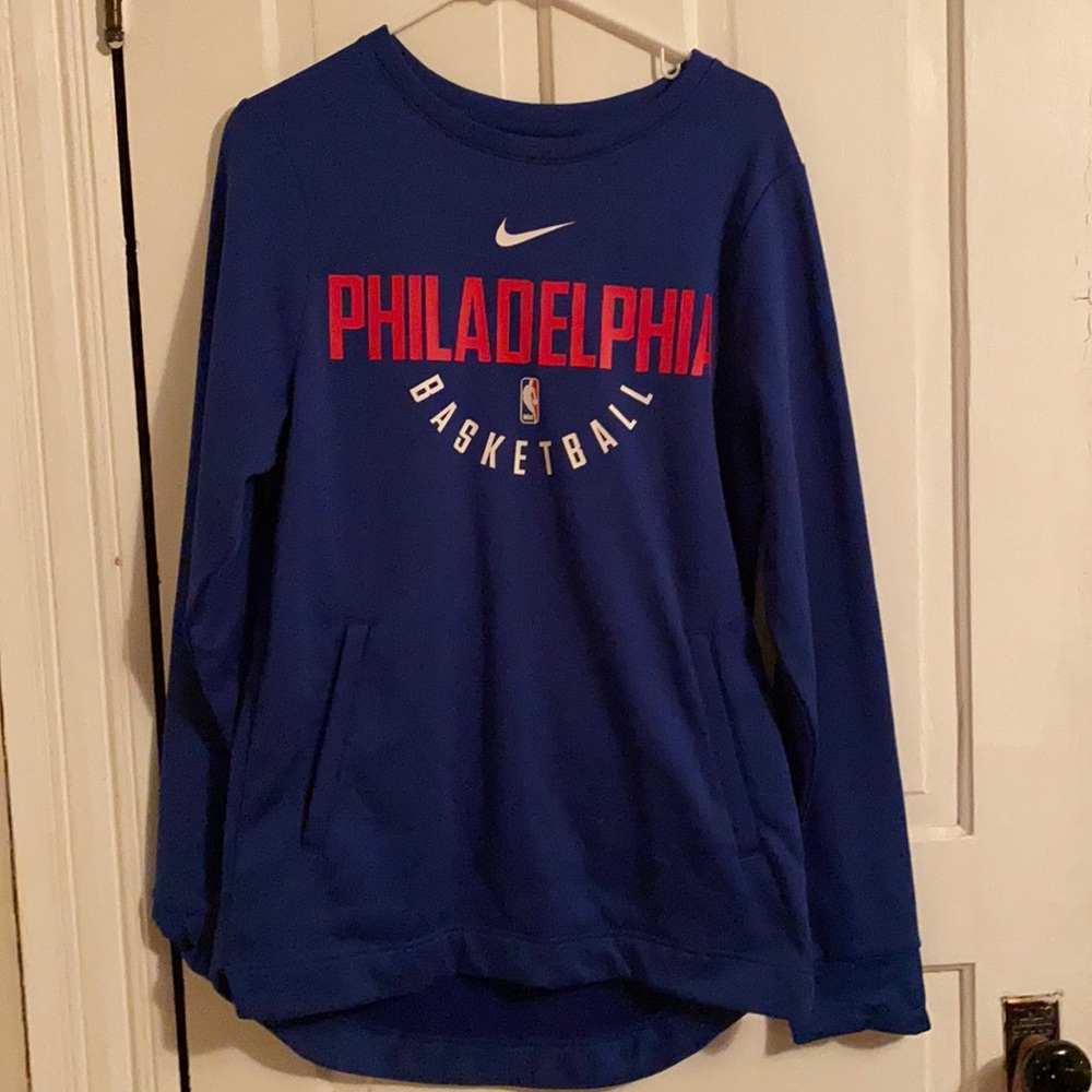 76ers Men’s Philadelphia basketball sweatshirt